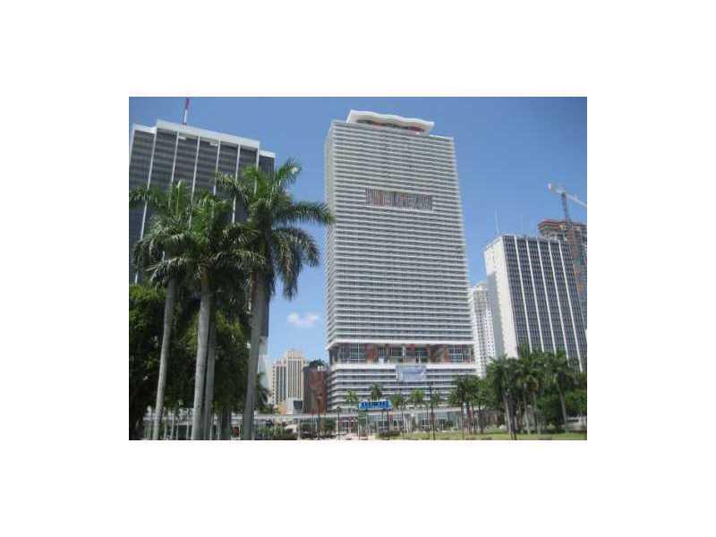 GREAT UNIT FOR INVESTMENT! STUDIO APARTMENT WITH WASHER & DRYER INSIDE THE UNIT, FULL AMENITIES BUILDING. BEST LOCATION! FOR SHOWINGS SEE BROKERS REMARKS