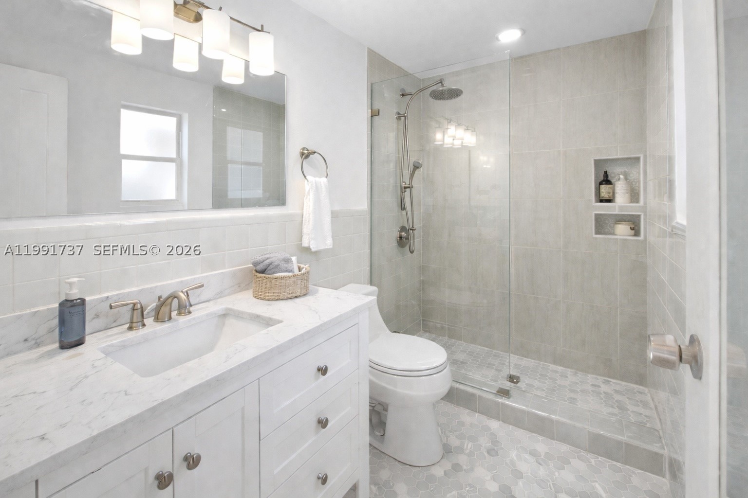 CONTINENTAL HOMES - Residential