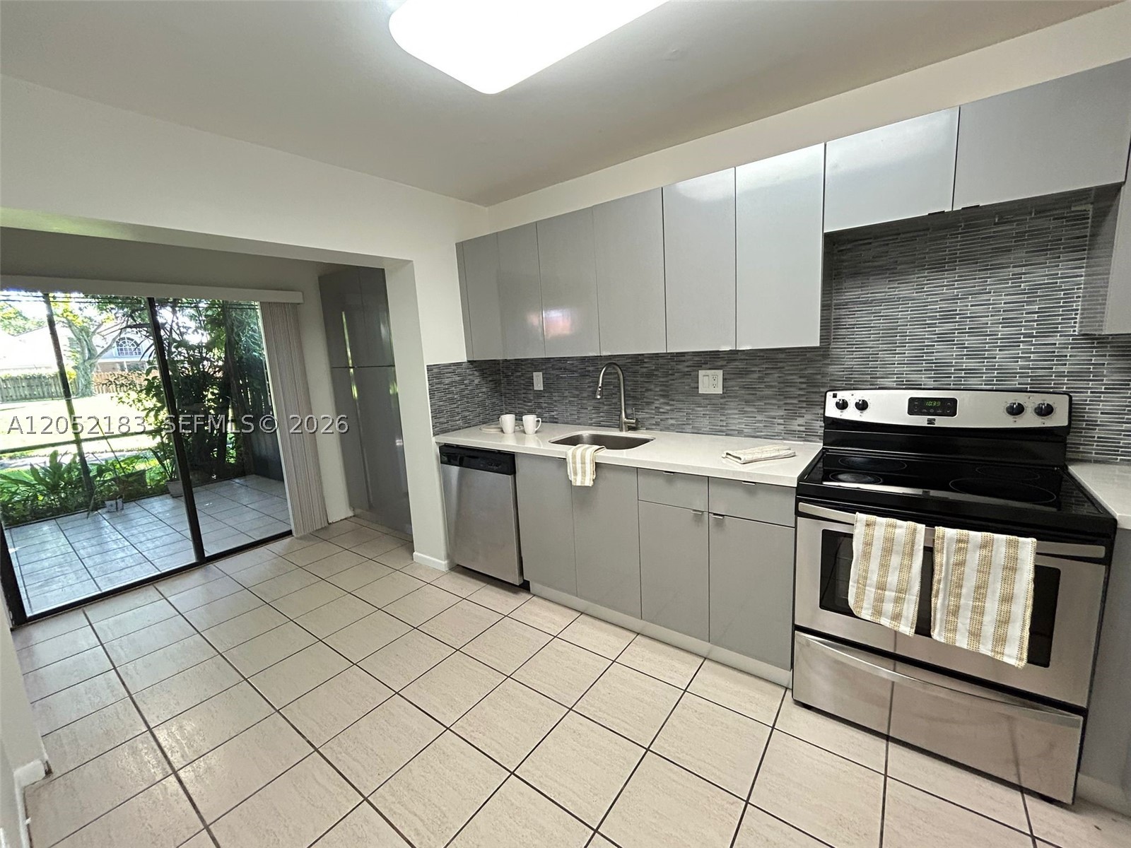 LA MAISON AT THE HAMMOCKS - Residential Lease