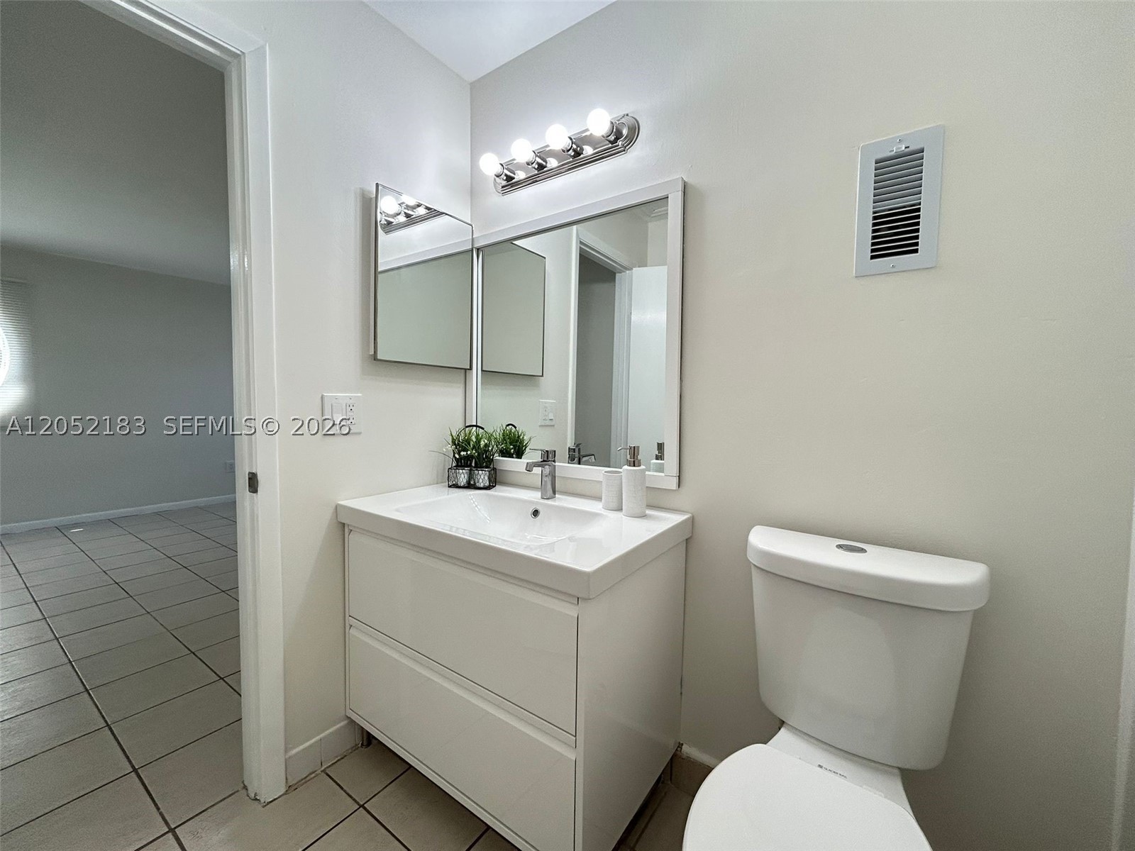 LA MAISON AT THE HAMMOCKS - Residential Lease