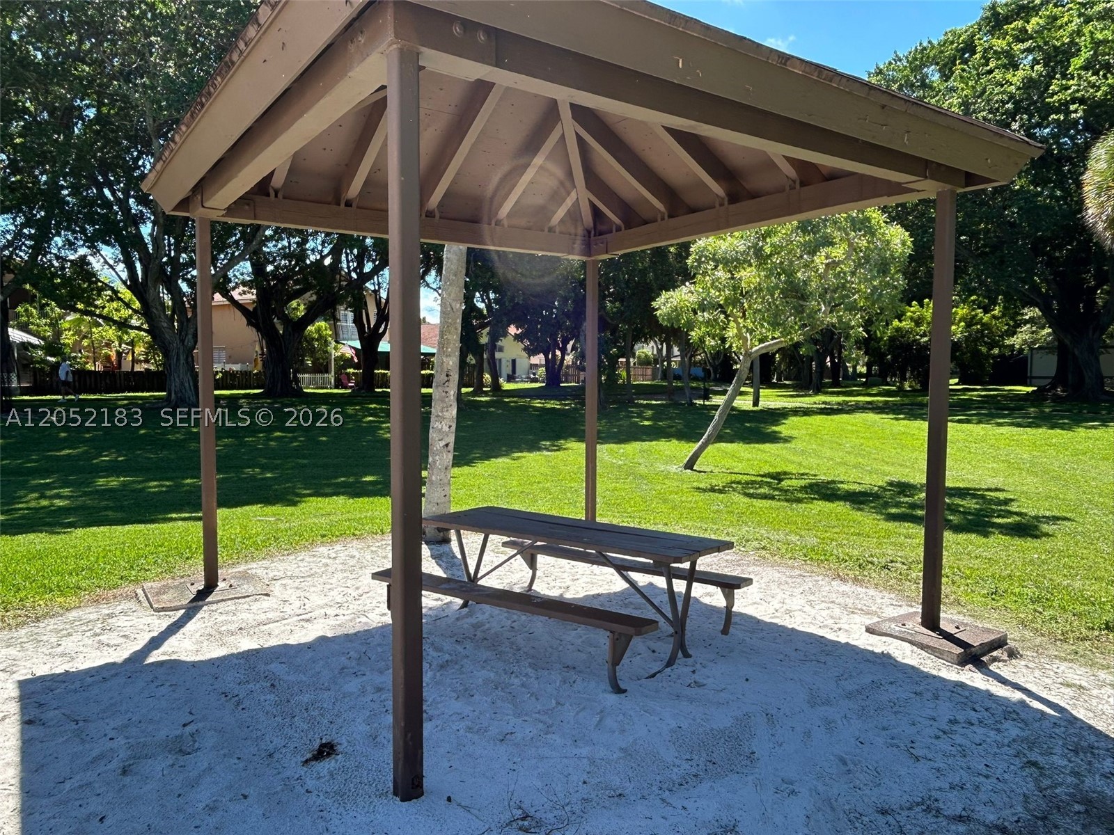 LA MAISON AT THE HAMMOCKS - Residential Lease