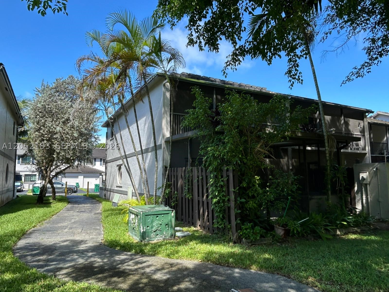 LA MAISON AT THE HAMMOCKS - Residential Lease