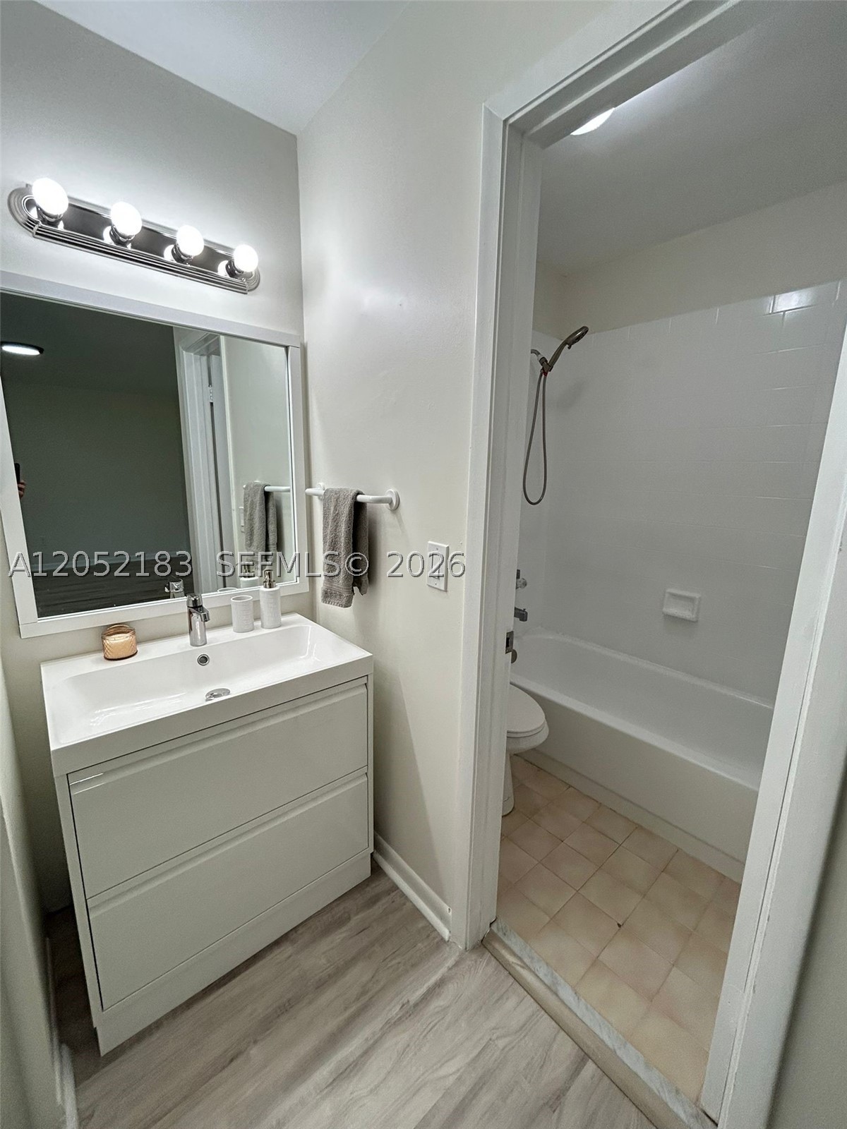 LA MAISON AT THE HAMMOCKS - Residential Lease