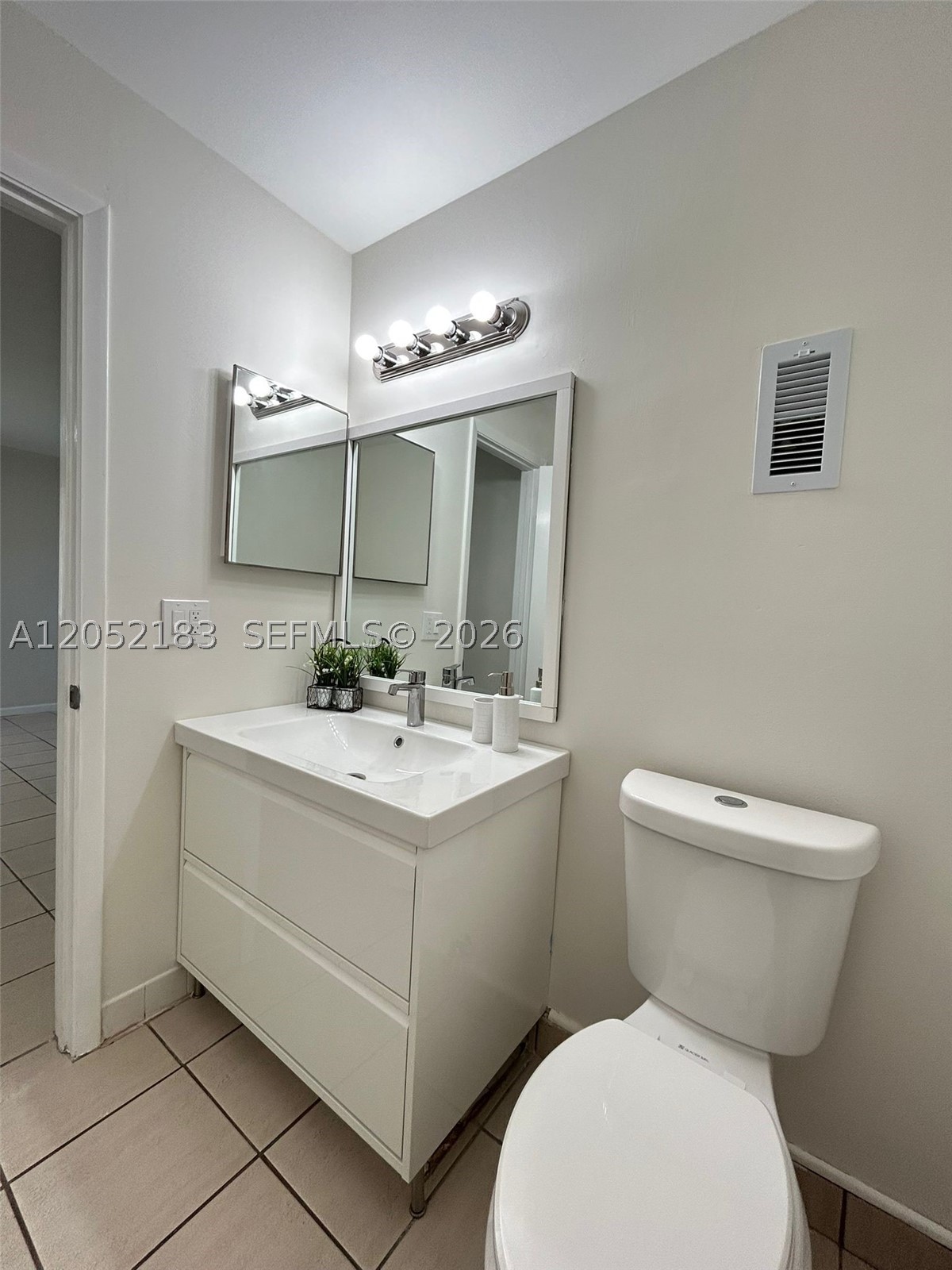 LA MAISON AT THE HAMMOCKS - Residential Lease