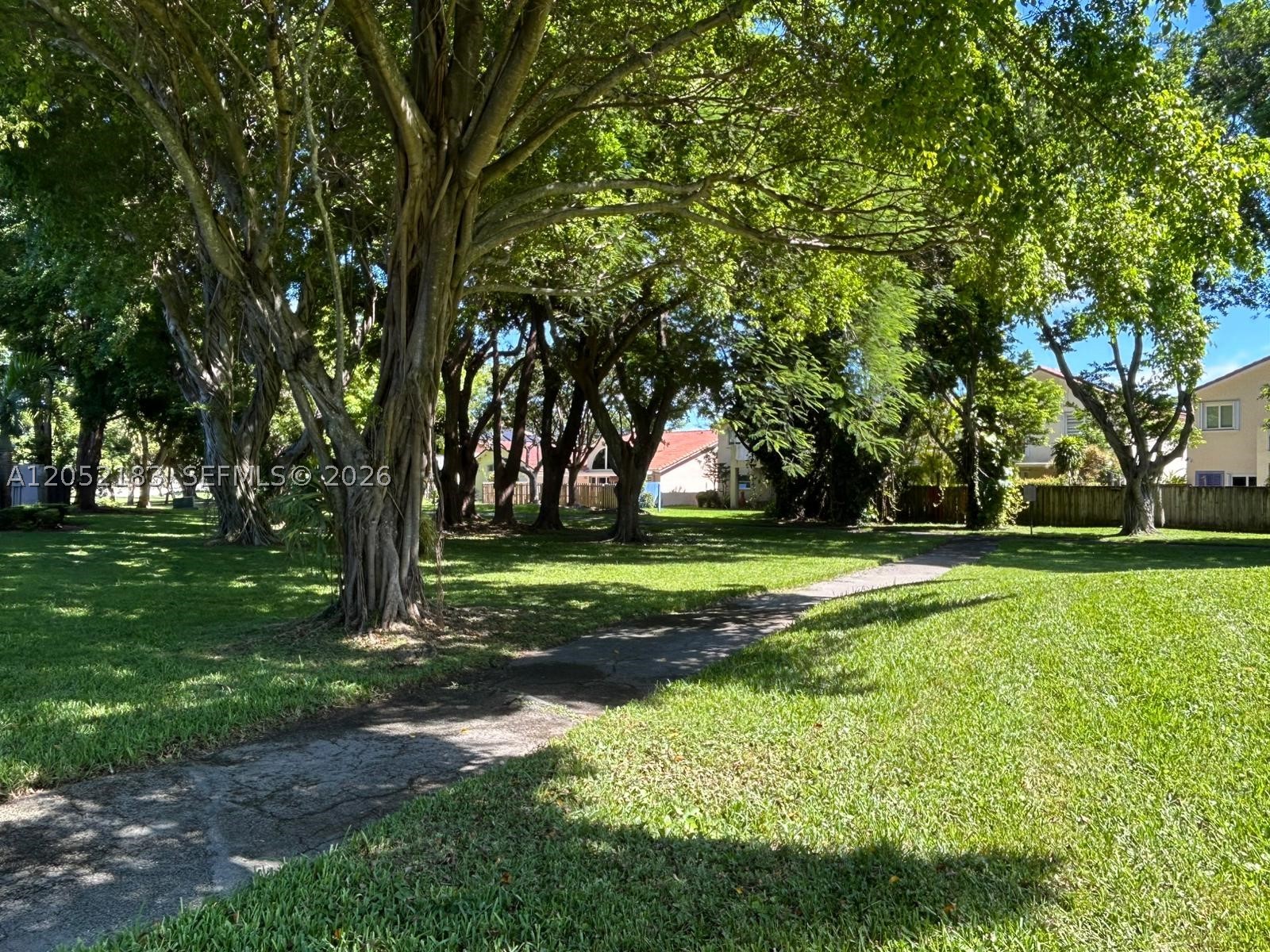 LA MAISON AT THE HAMMOCKS - Residential Lease