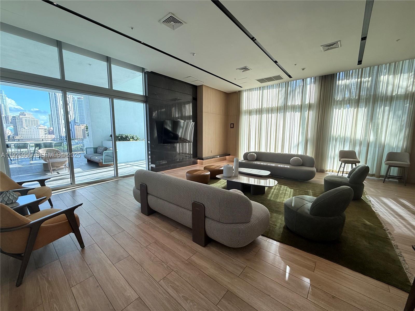 THE IVY CONDO - Residential Lease