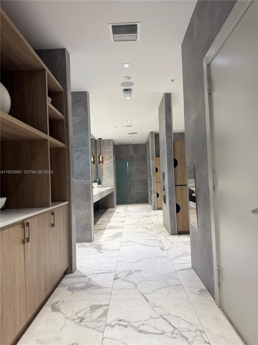 THE IVY CONDO - Residential Lease