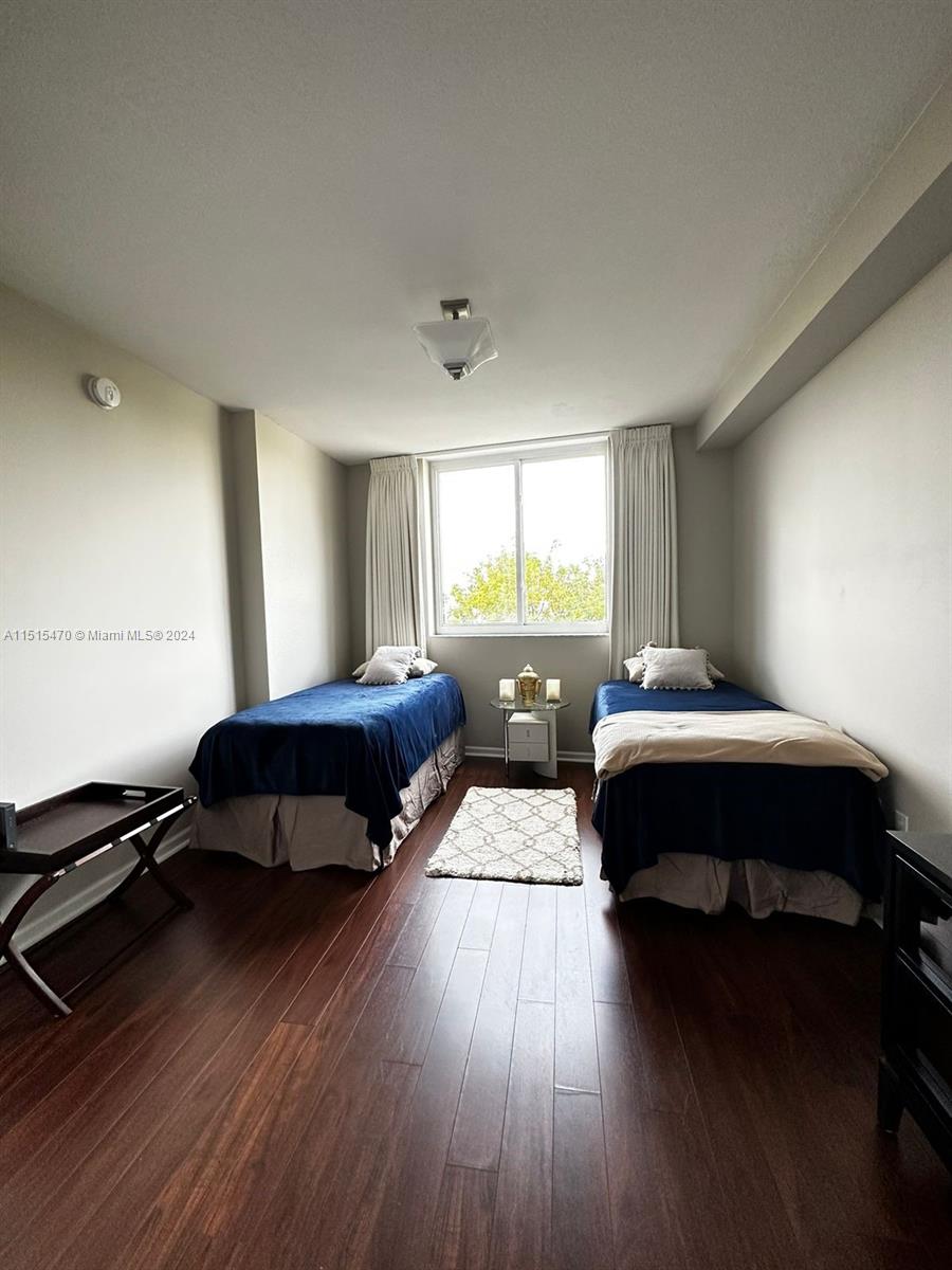VENTURE AT AVENTURA EAST - Residential Lease