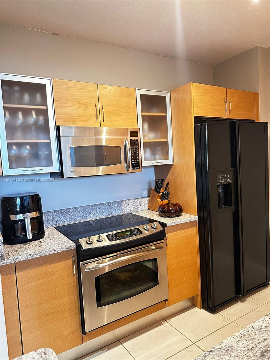 VENTURE AT AVENTURA EAST - Residential Lease
