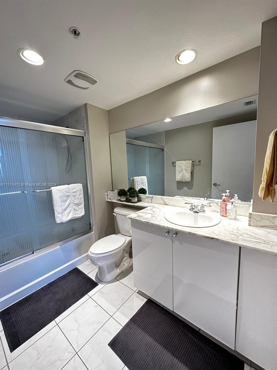 VENTURE AT AVENTURA EAST - Residential Lease
