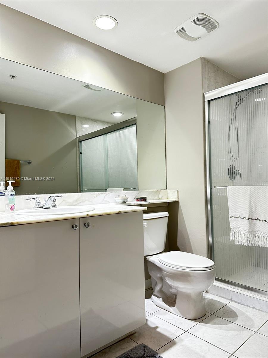 VENTURE AT AVENTURA EAST - Residential Lease
