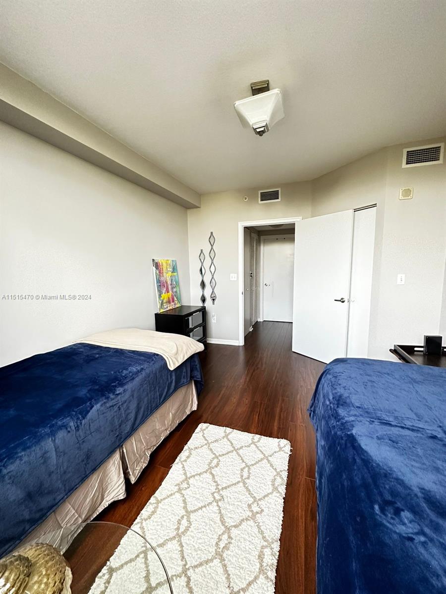 VENTURE AT AVENTURA EAST - Residential Lease