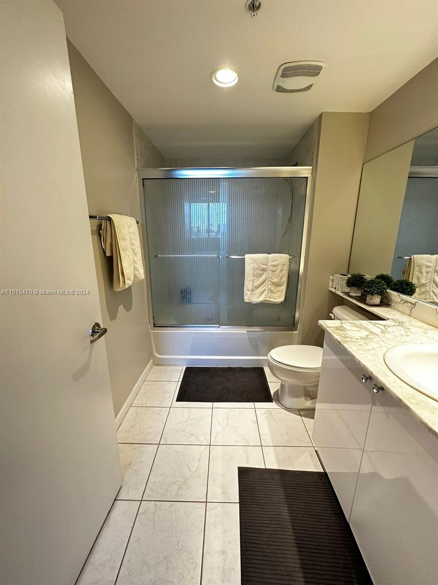 VENTURE AT AVENTURA EAST - Residential Lease