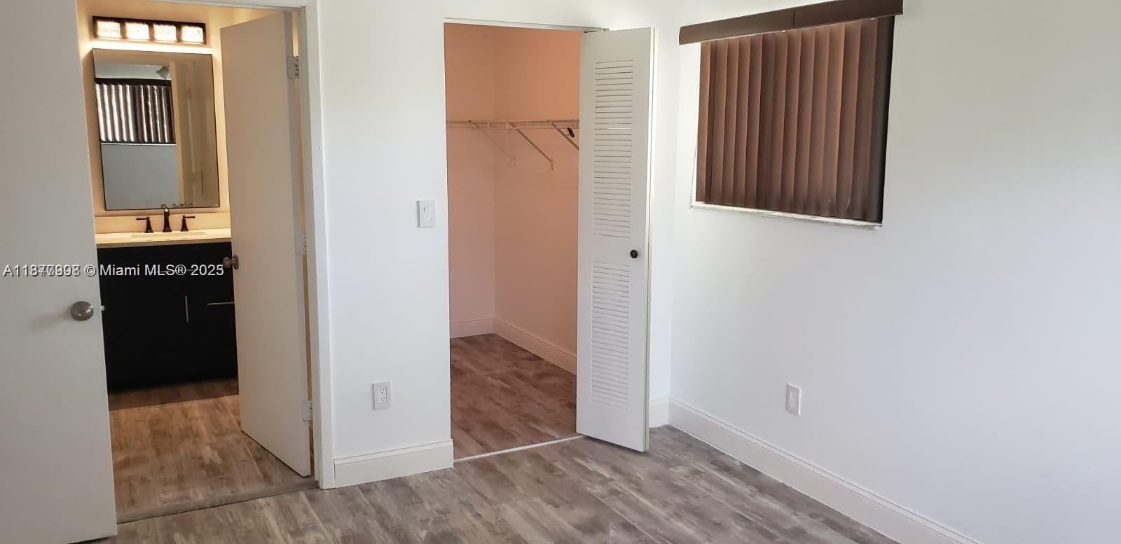 LAKEVIEW AT HAMMOCKS COND - Residential