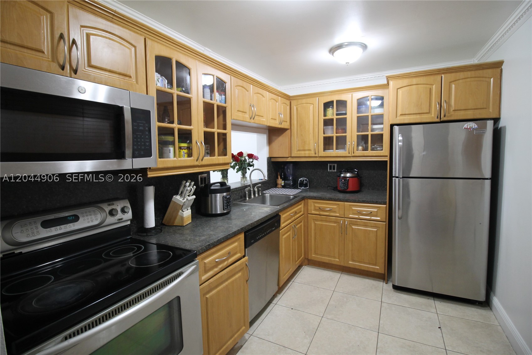 MOVE IN READY 2 BED 2 BATH UNIT LOCATED IN THE HEART OF KENDALL.  TILE THROUGHOUT, STAINLESS STEEL APPLIANCES, WASHER/DRYER IN UNIT, LARGE SCREENED IN BALCONY, WASHER/DRYER INSIDE THE UNIT, EASY TO SHOW.  ASSIGNED PARKING SPACE NUMBER IS 44