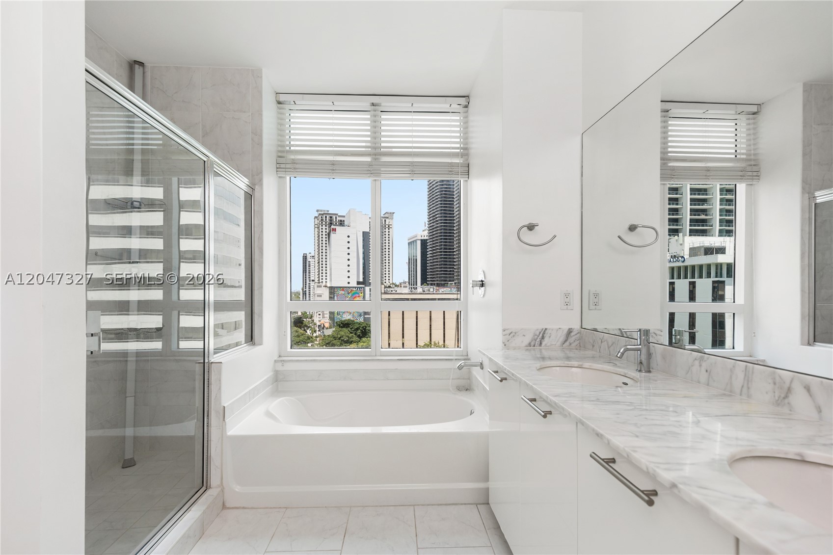 THE PLAZA 901 BRICKELL CO - Residential
