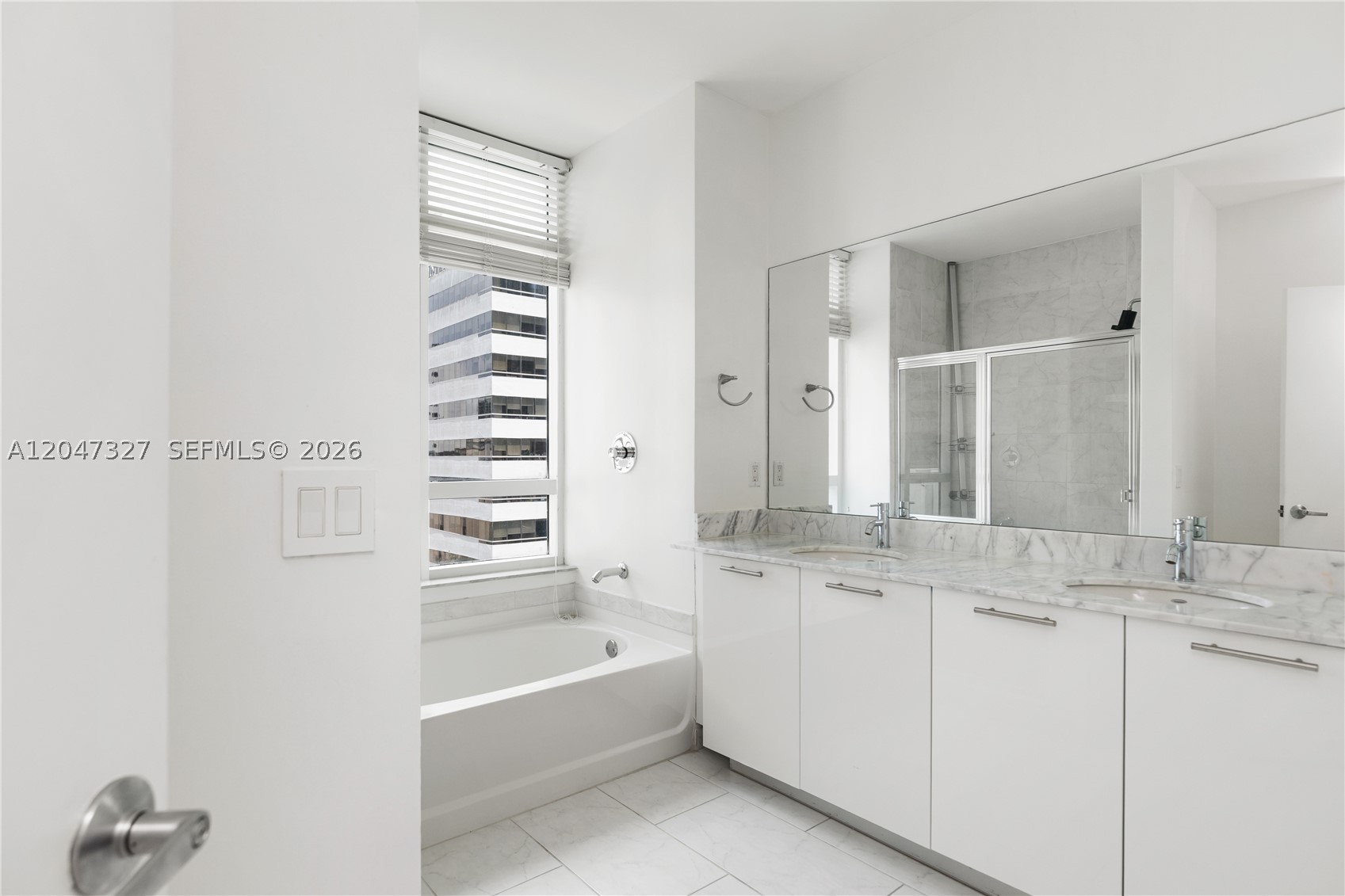 THE PLAZA 901 BRICKELL CO - Residential