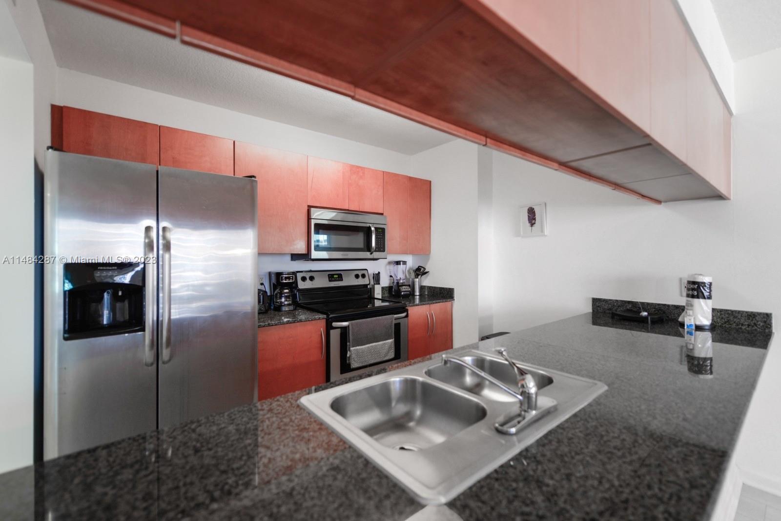 THE CLUB AT BRICKELL BAY - Residential