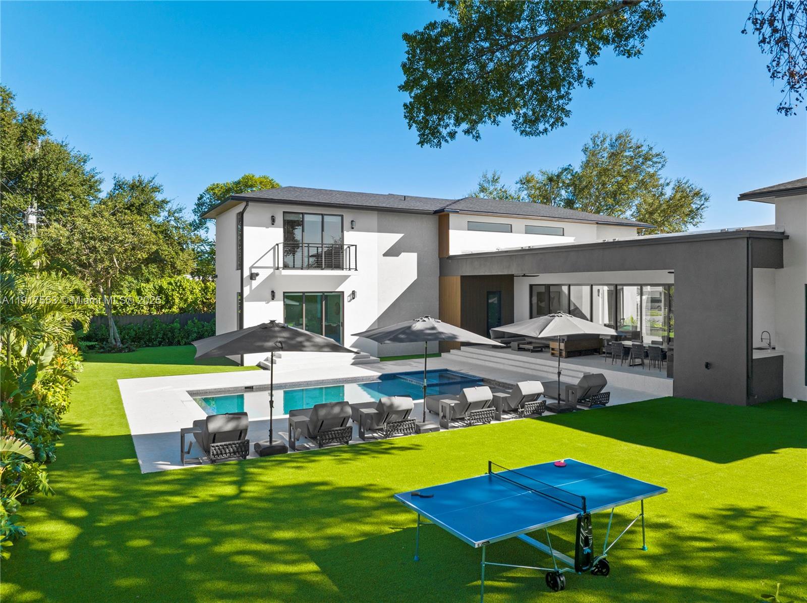 GREYKNOLL ESTATES - Residential Lease