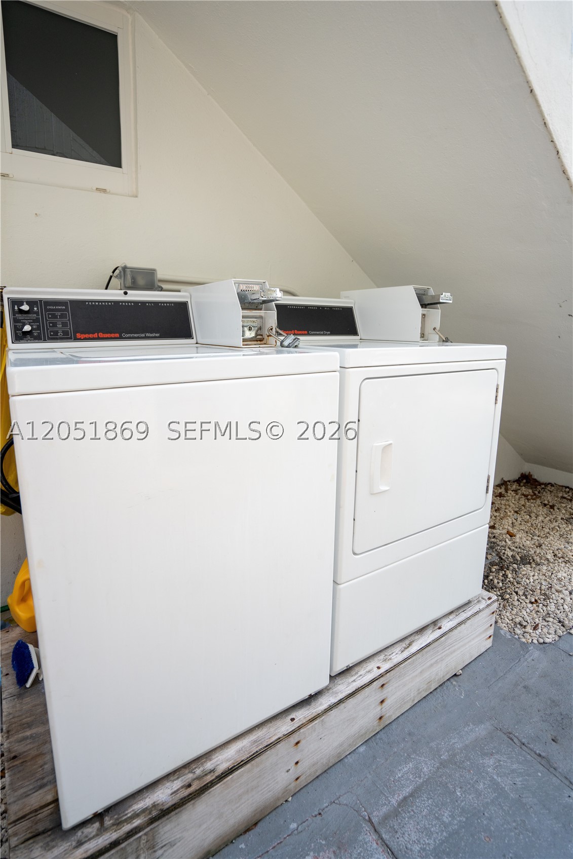 BEACH BAY SUB - Residential Lease