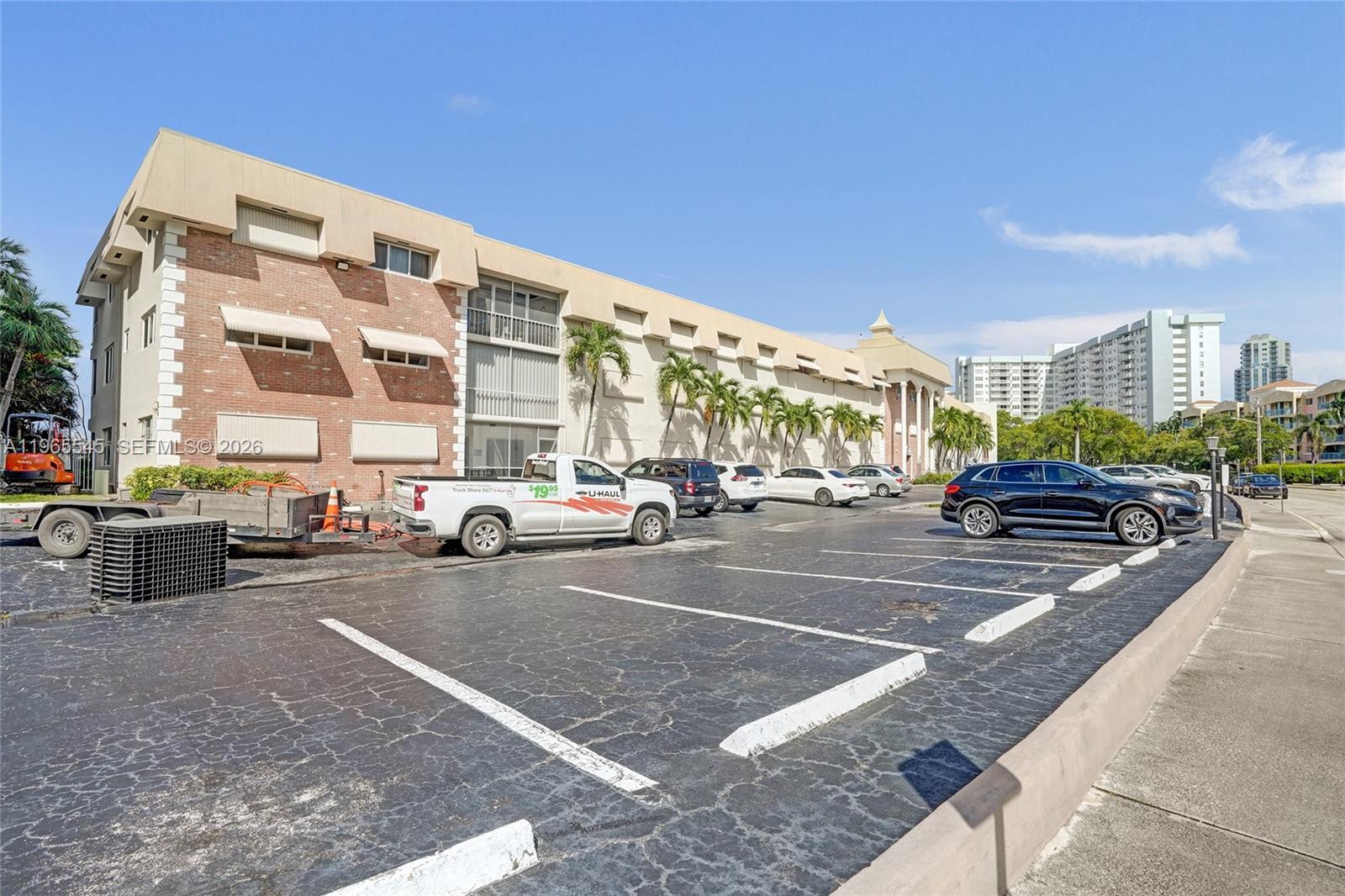 PARADISE HARBOUR APTS CO- - Residential