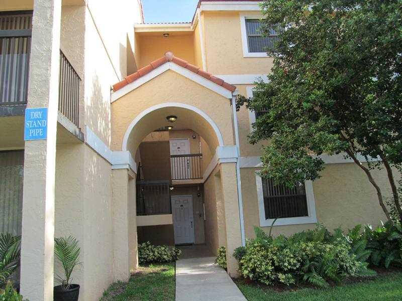 Great spacious corner two bedroom/two bath condo on lake. Vaulted ceilings, newer Berber carpet, eat-in kitchen with wood grain cabinets, full size washer/dryer, lots of closets for storage and large patio with lake view. Close to great schools, shopping,  restaurants & transportation.  Clubhouse, pool & more.  Qualified pet OK,(1 dog with a maximum weight of 35 pounds, No aggressive dogs) with non-refundable deposit. Entire condo will be freshly painted prior to move in.  Non-Smoking. Rapid condo approval