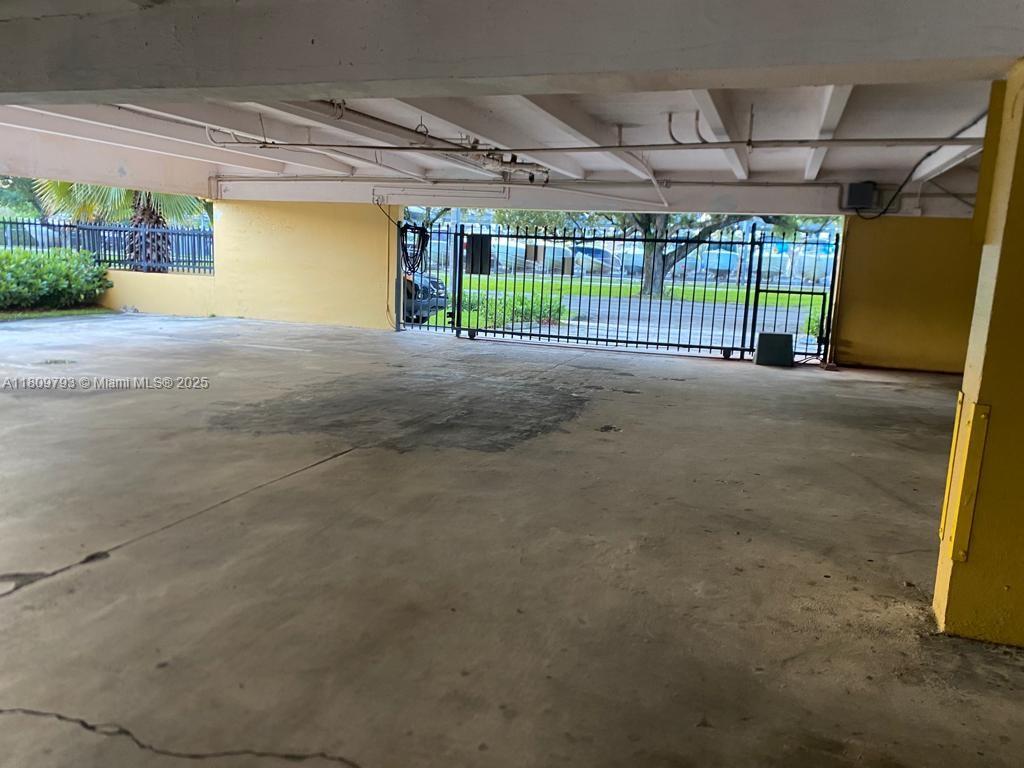 MOONRAKER CONDO - Residential