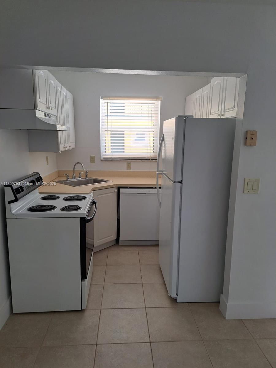 MOONRAKER CONDO - Residential