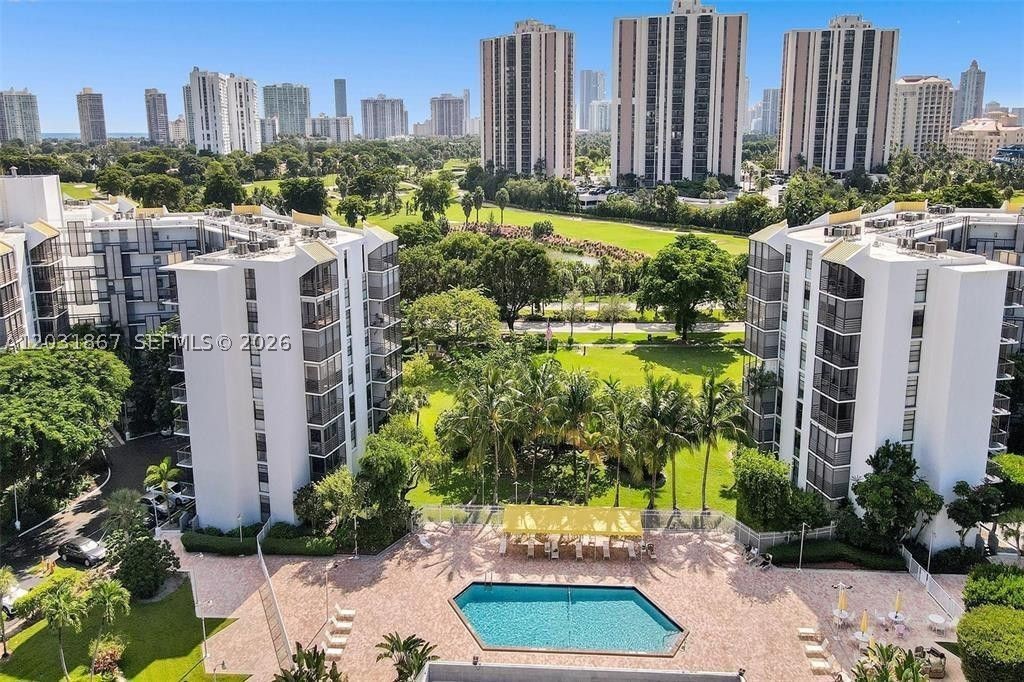 BISCAYA CONDO 4 - Residential