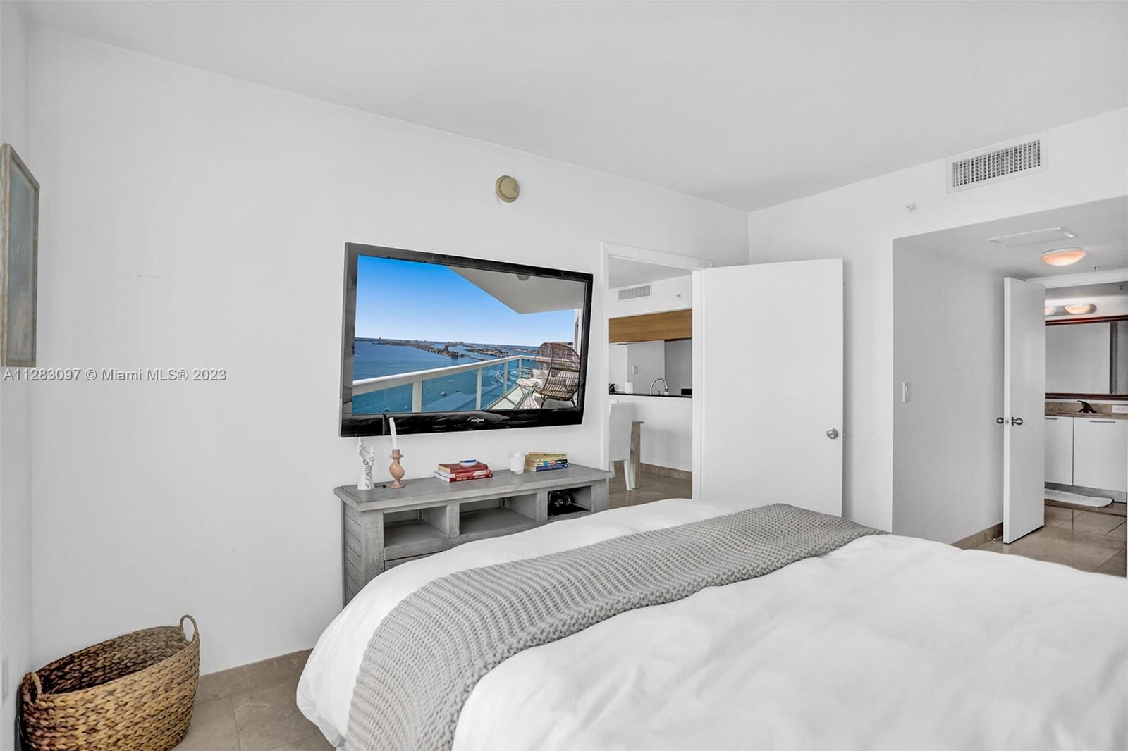 1800 CLUB CONDO - Residential