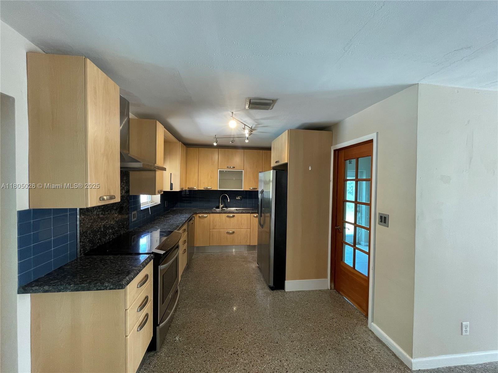 BEACON HEIGHTS SEC - Residential Lease