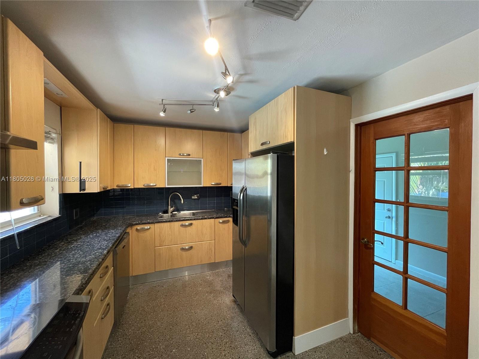 BEACON HEIGHTS SEC - Residential Lease