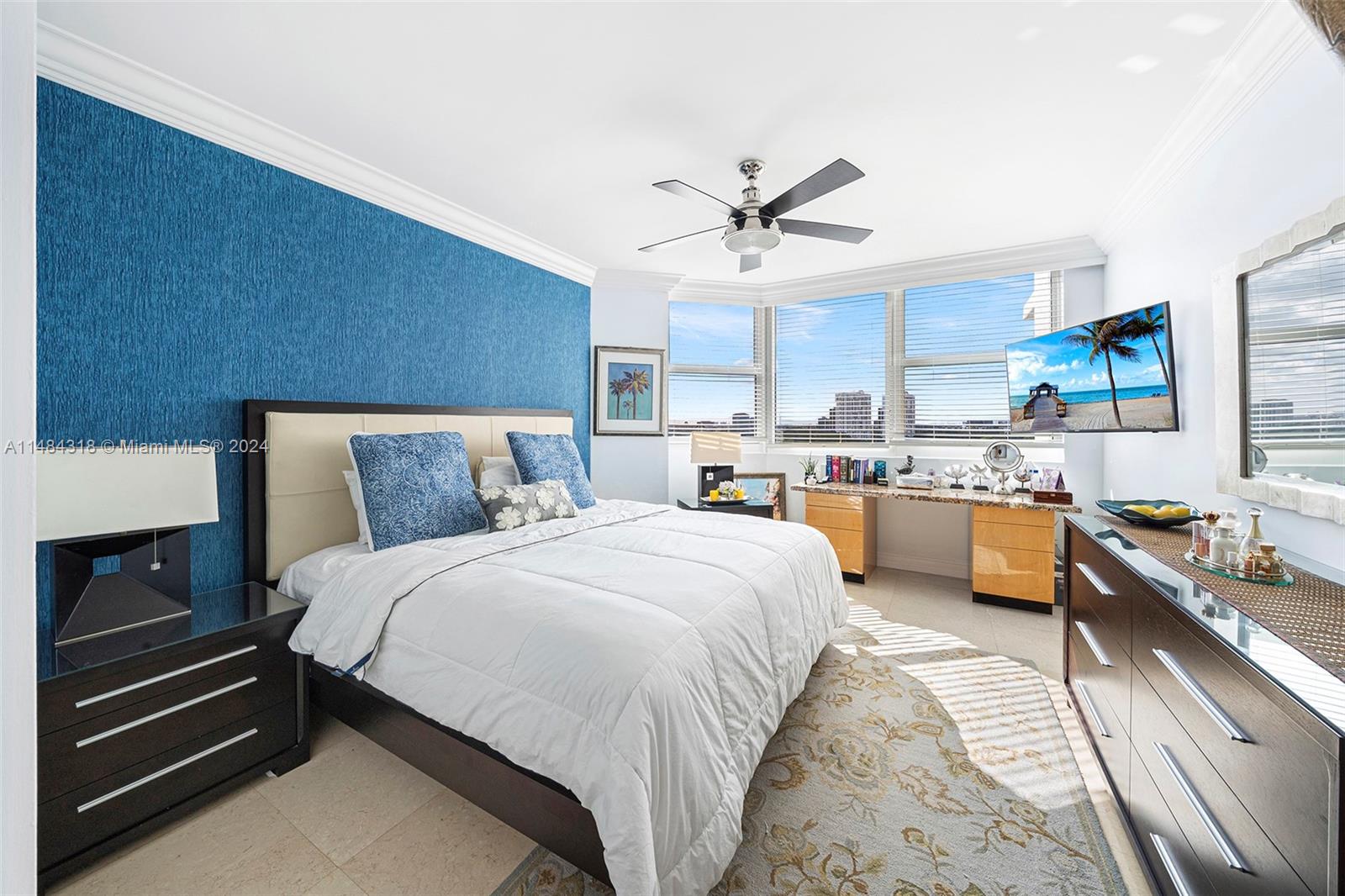 HAMPTONS SOUTH CONDO - Residential