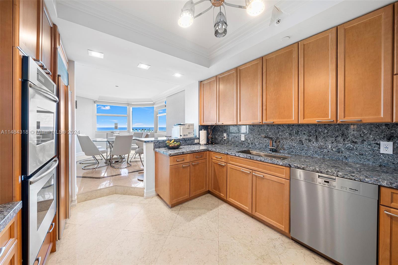 HAMPTONS SOUTH CONDO - Residential
