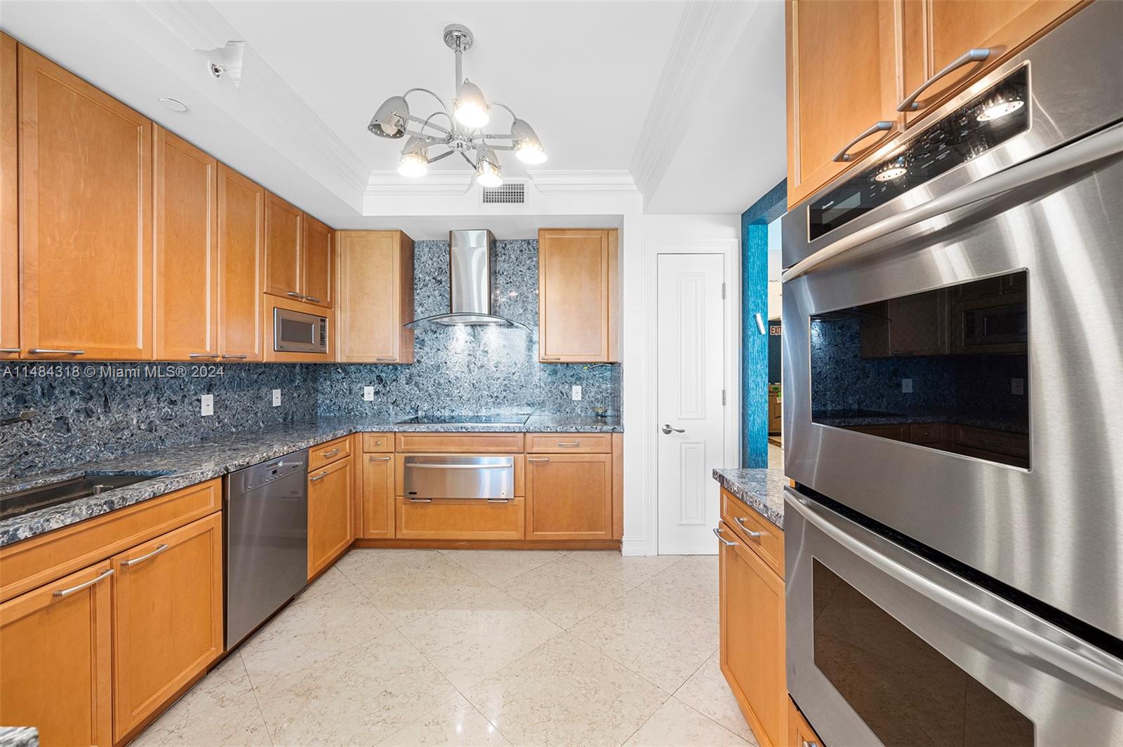 HAMPTONS SOUTH CONDO - Residential