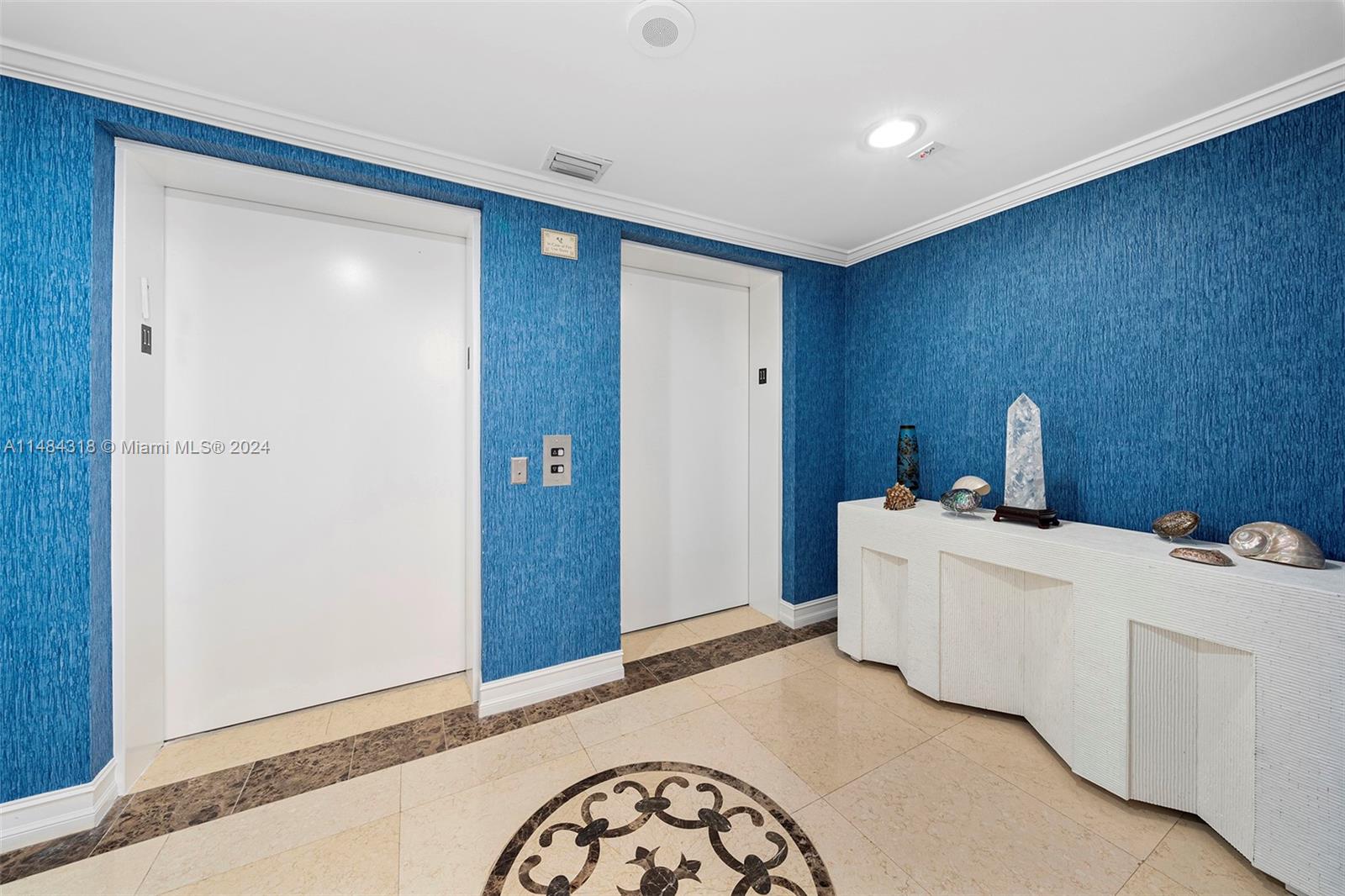 HAMPTONS SOUTH CONDO - Residential