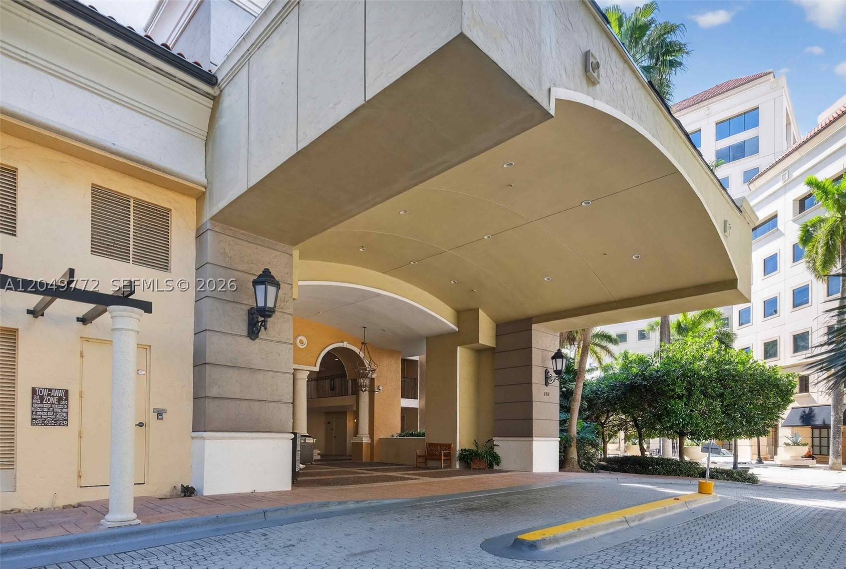 PUERTA DE PALMAS CONDO - Residential