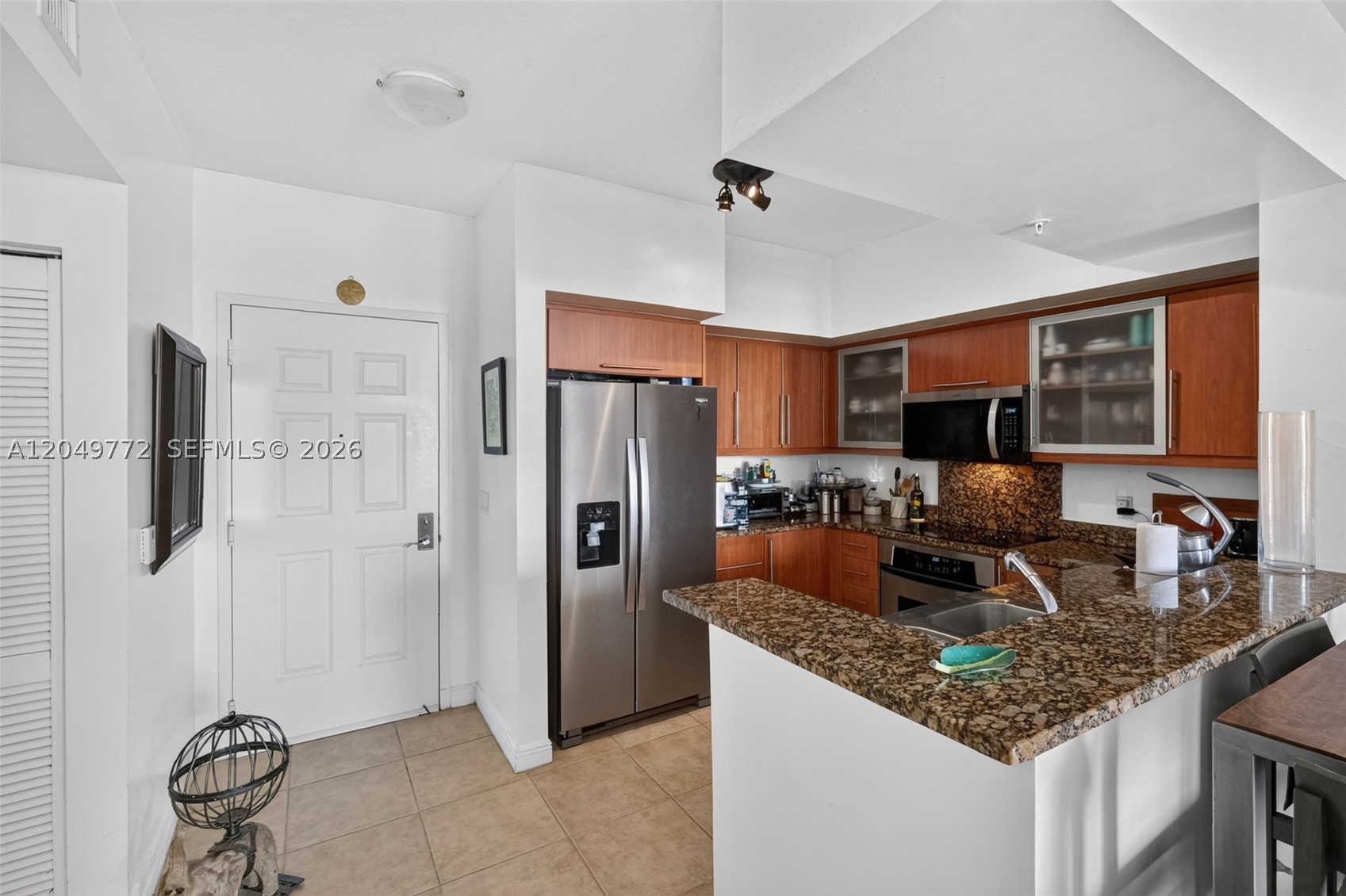 PUERTA DE PALMAS CONDO - Residential