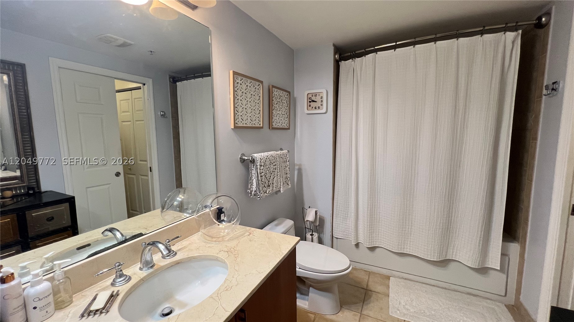 PUERTA DE PALMAS CONDO - Residential