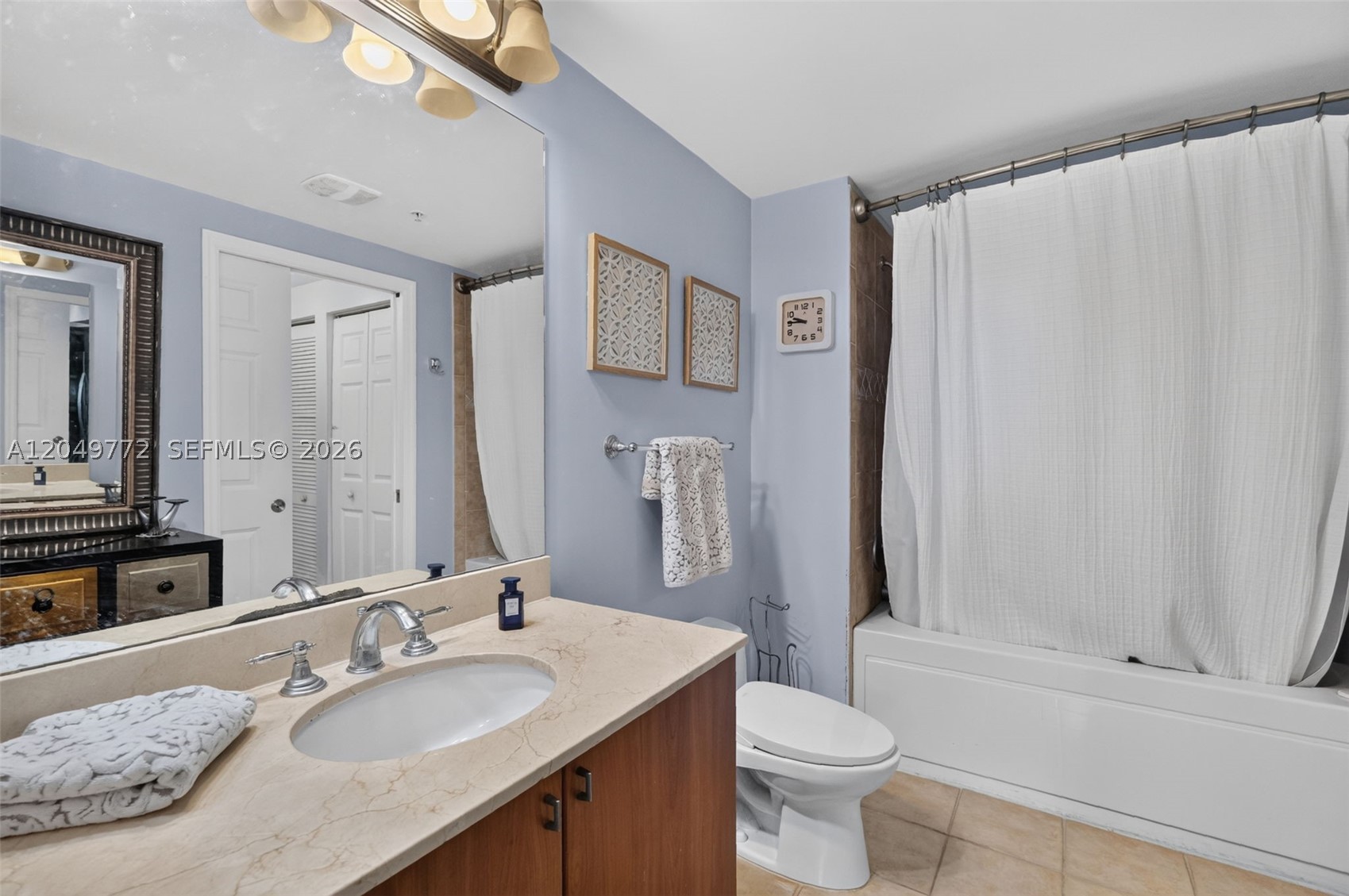 PUERTA DE PALMAS CONDO - Residential