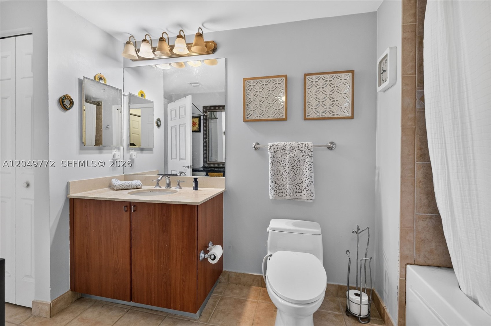 PUERTA DE PALMAS CONDO - Residential