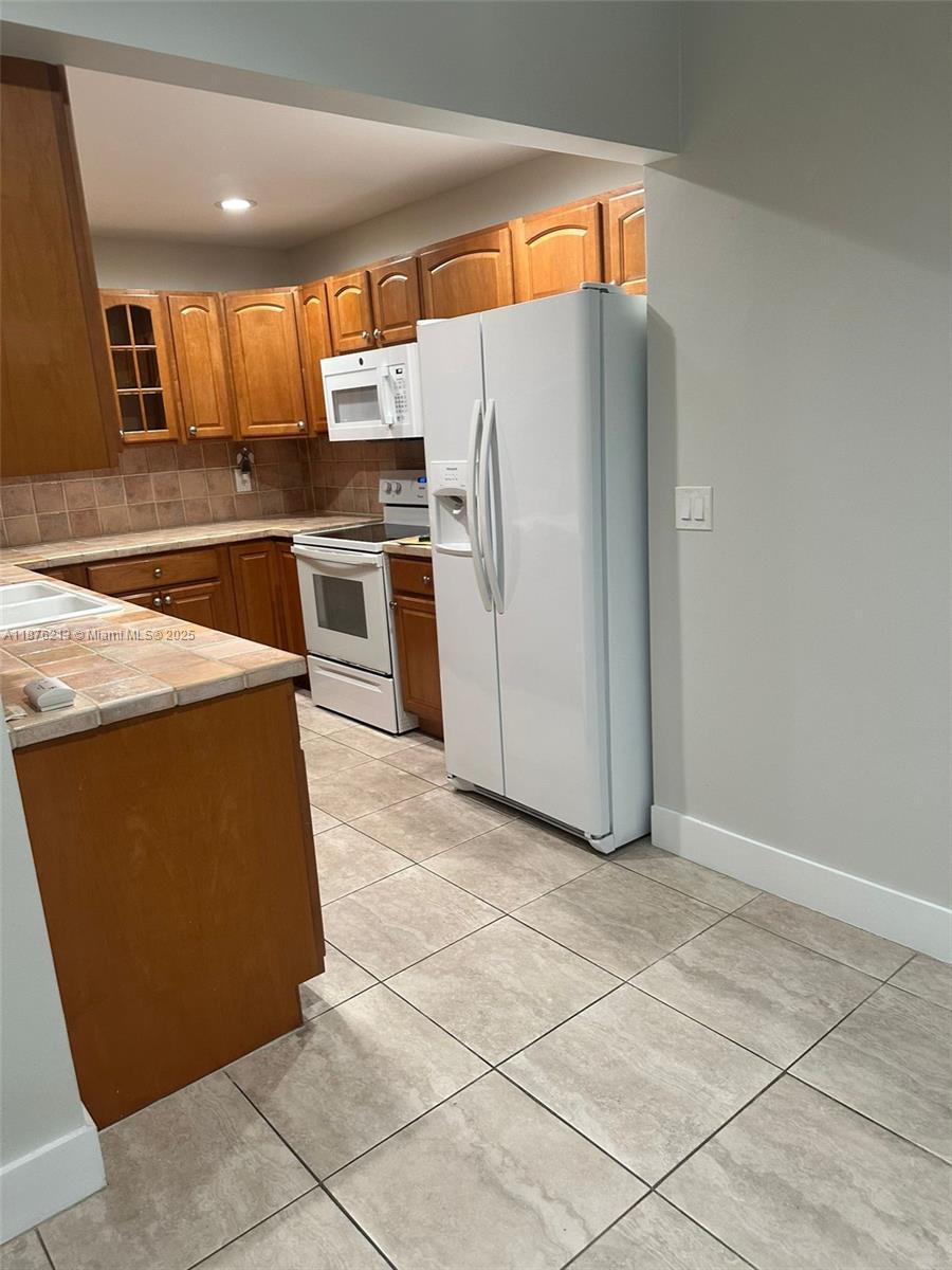 KINGS COURT WEST - Residential Lease