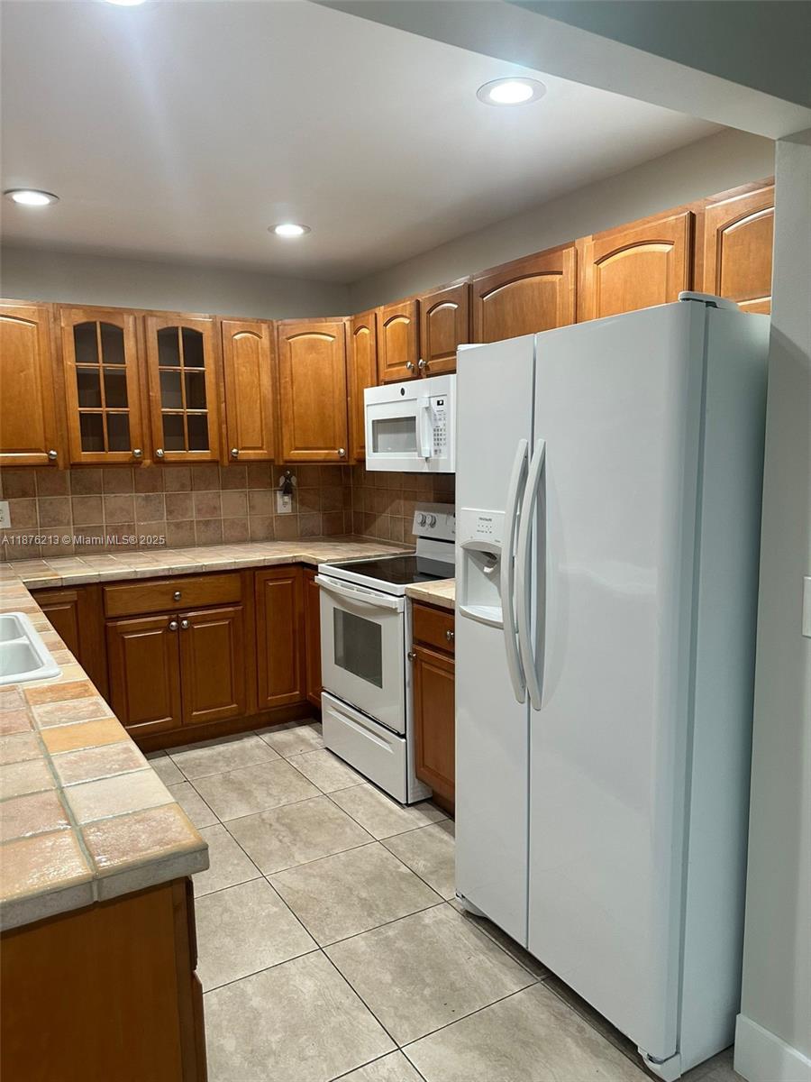 KINGS COURT WEST - Residential Lease
