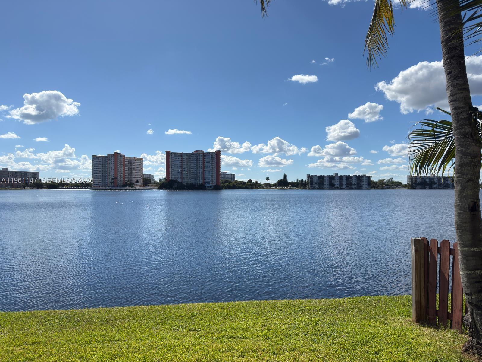 Waterfront Villas Skylake - Residential