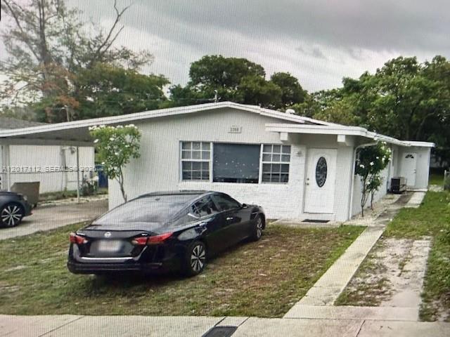 Great Opportunity for savvy investors. CASH ONLY. SFH divided in remodeled 3 units. Unit A 3/1 (with new Central A/C), Unit B 1/1 (with new split A/C) and Unit C 1/1 (with new window A/C). Laundry room for tenant's use. Huge Yard with fruit trees. Plenty of parking in the front of property. 
Great potential rental income.