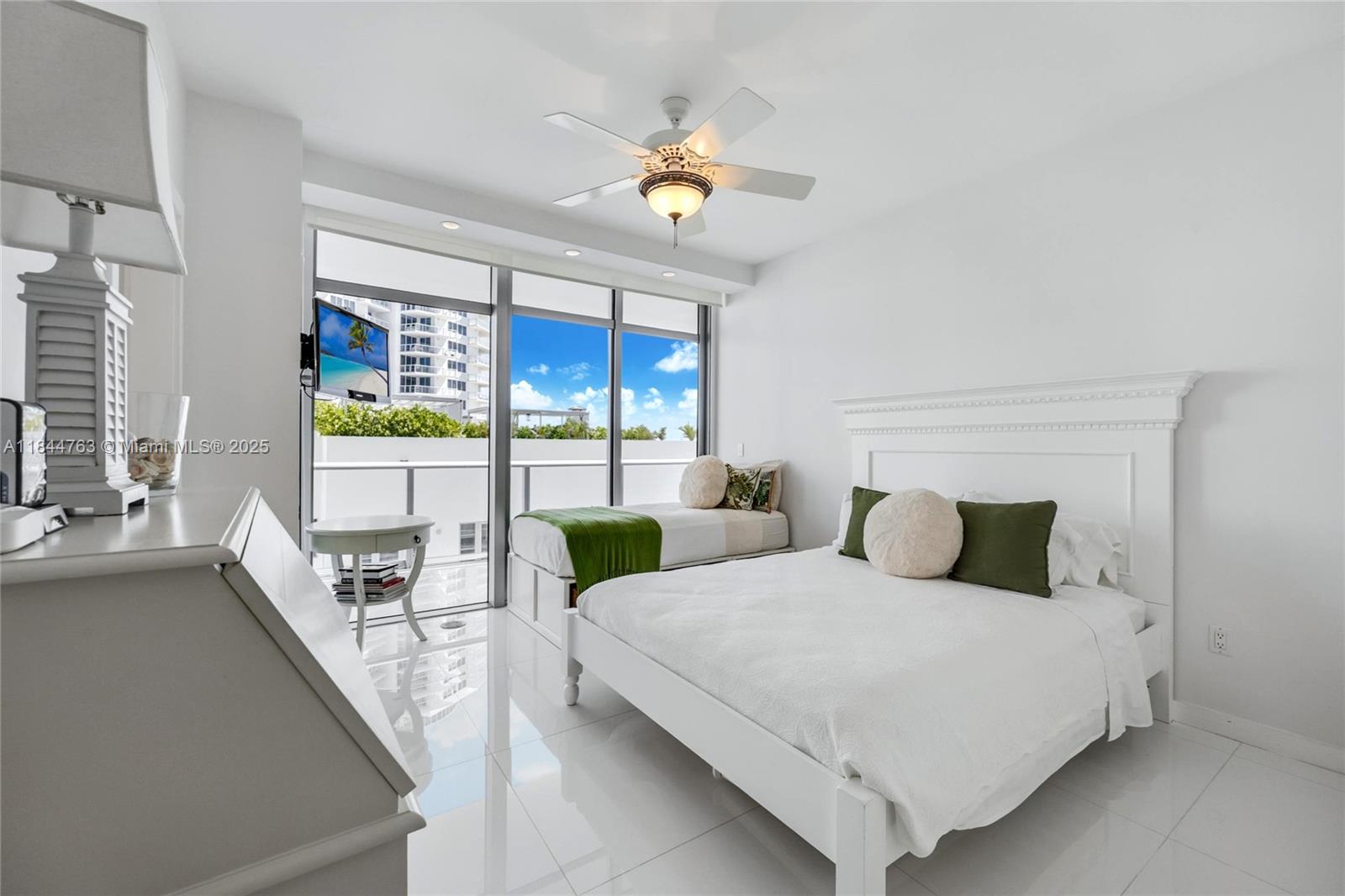 THE CARIBBEAN CONDO - Residential