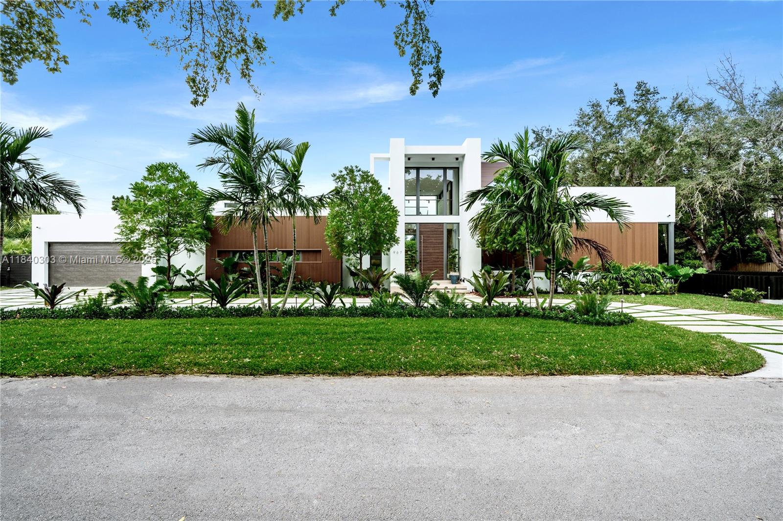 SOLD Furnished. Developed by Rodrigo Pintos of Pintos Residential and professionally designed by Suma Arquitectonica. 

Contact the listing agent for more information.
