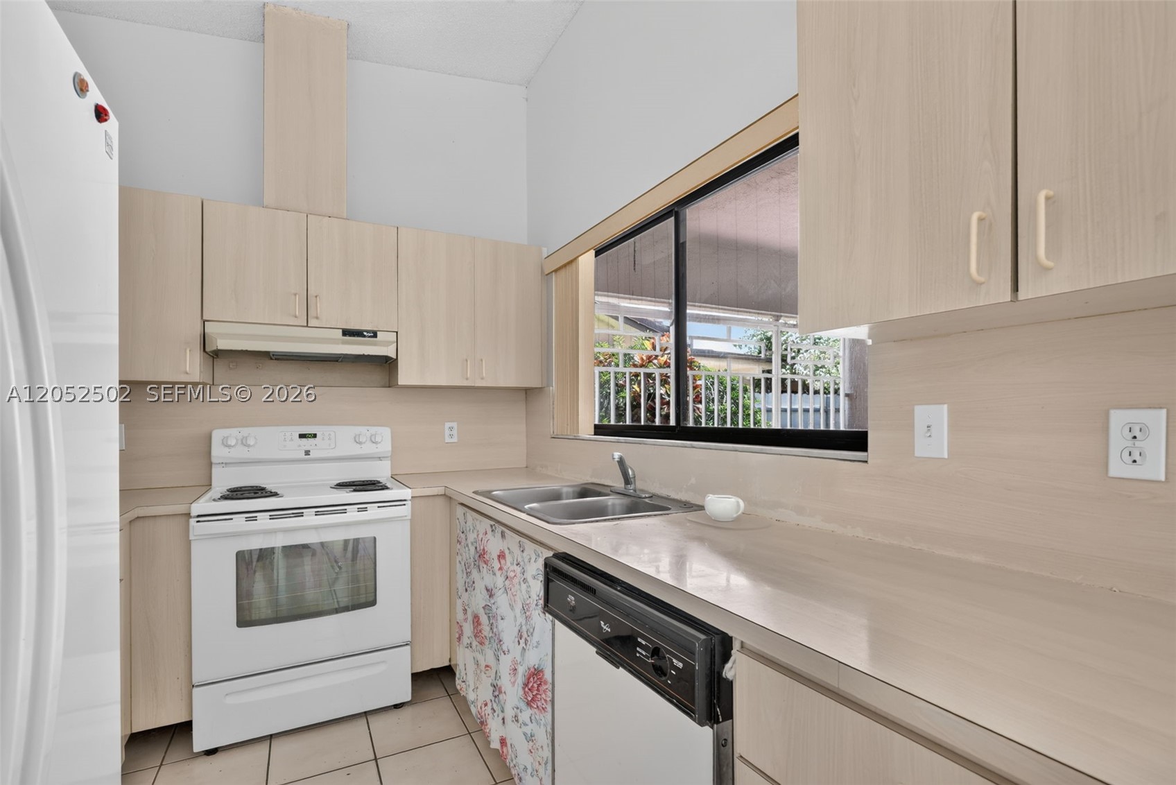 BIRD LAKES SOUTH SEC 1 - Residential