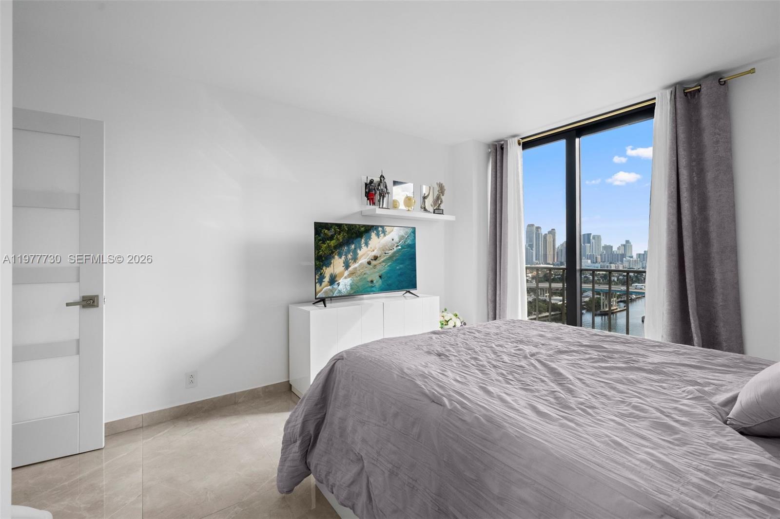 TURNBERRY ISLE SOUTH COND - Residential