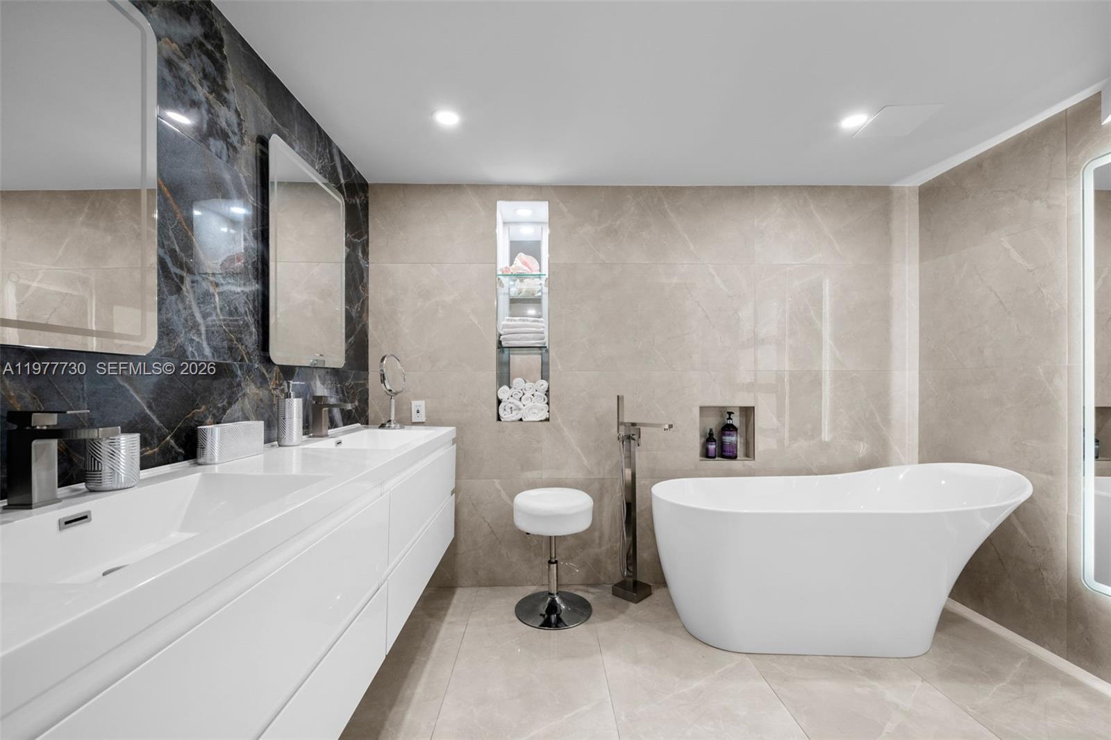 TURNBERRY ISLE SOUTH COND - Residential